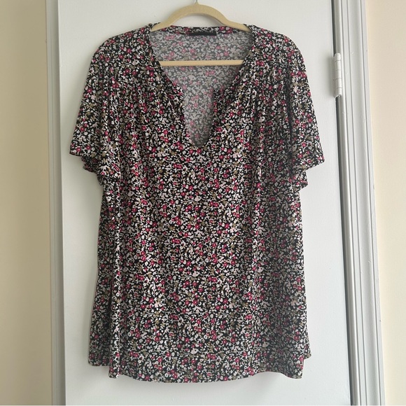 Lane Bryant Women’s Plus Sized Floral V Neck Blouse Size 18/20 - Picture 1 of 3